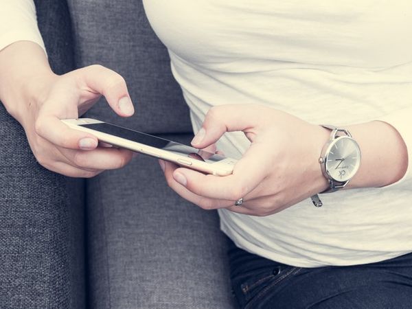 3 ways to text someone from a different phone number